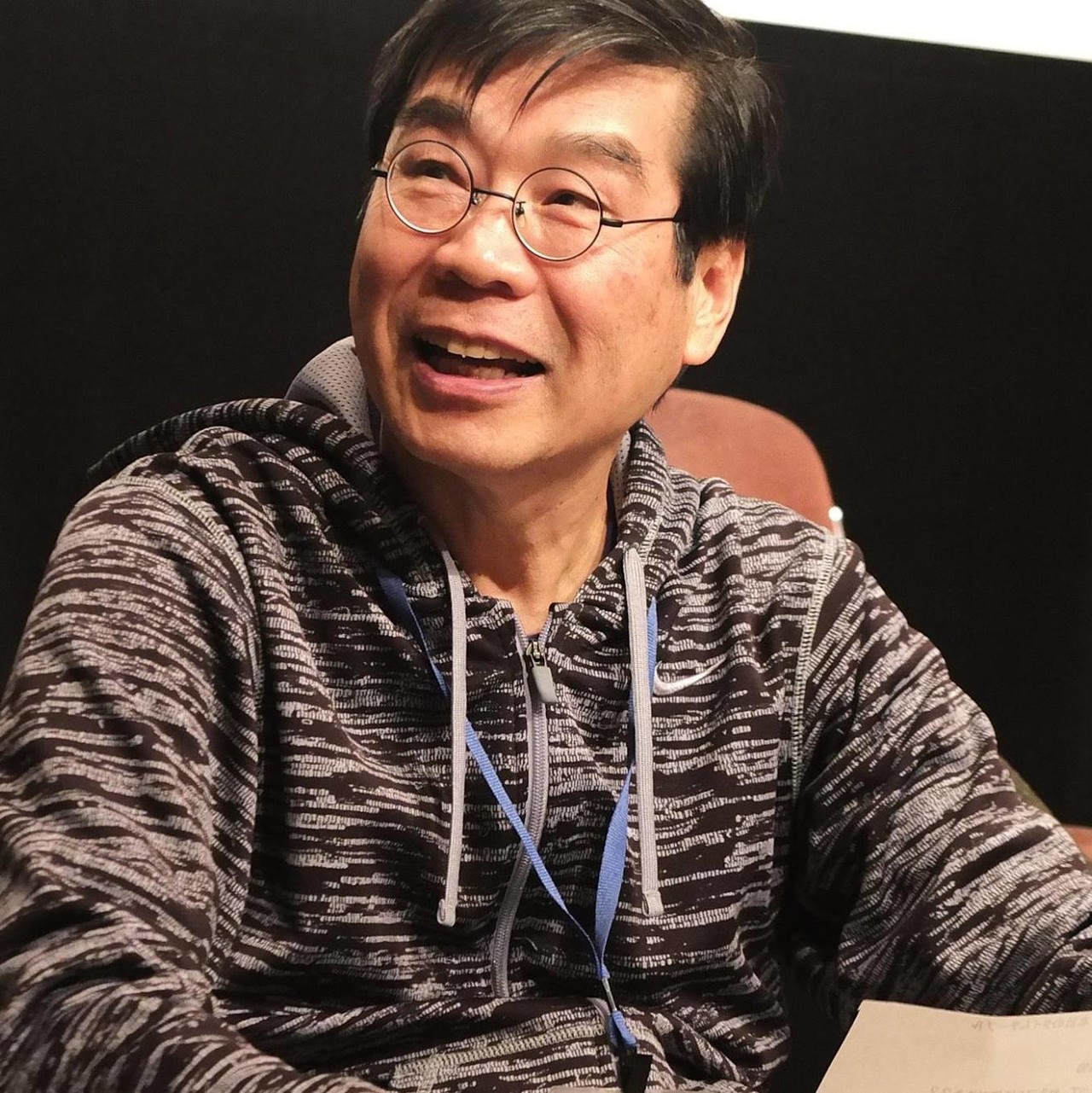 만 75세의 하라 카즈오 감독. 세계가 인정하는 다큐멘터리 거장인 그는 오사카예술대학 교수이자 시네마학원 원장으로 수많은 후진을 길러왔다. (c)FukyoFilms