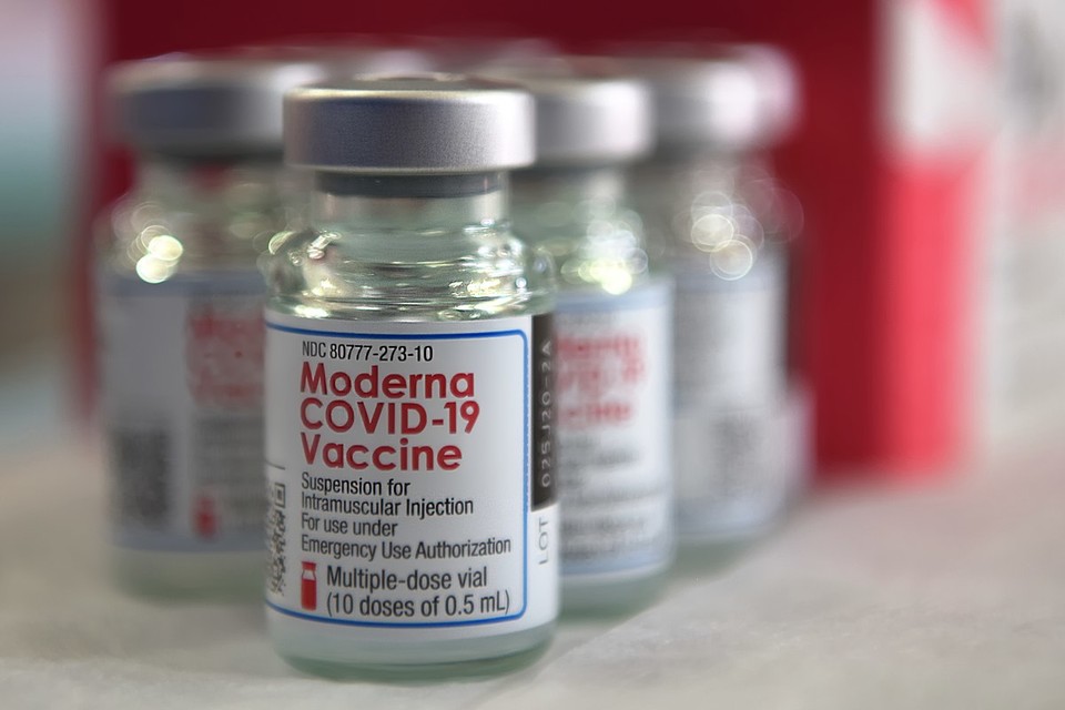 모더나사에서 제조한 COVID-19 백신. 출처: 위키피디아