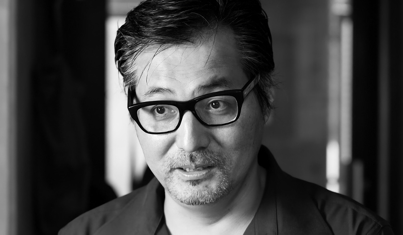 호시노 테츠야 감독은 젊은 시절 판소리에 심취했던 크리에이터이자 도쿄의 퓨전요리 바, 가랑스의 점주이기도 하다. (C)2020 JAZZ KISSA BASIE Film Partners