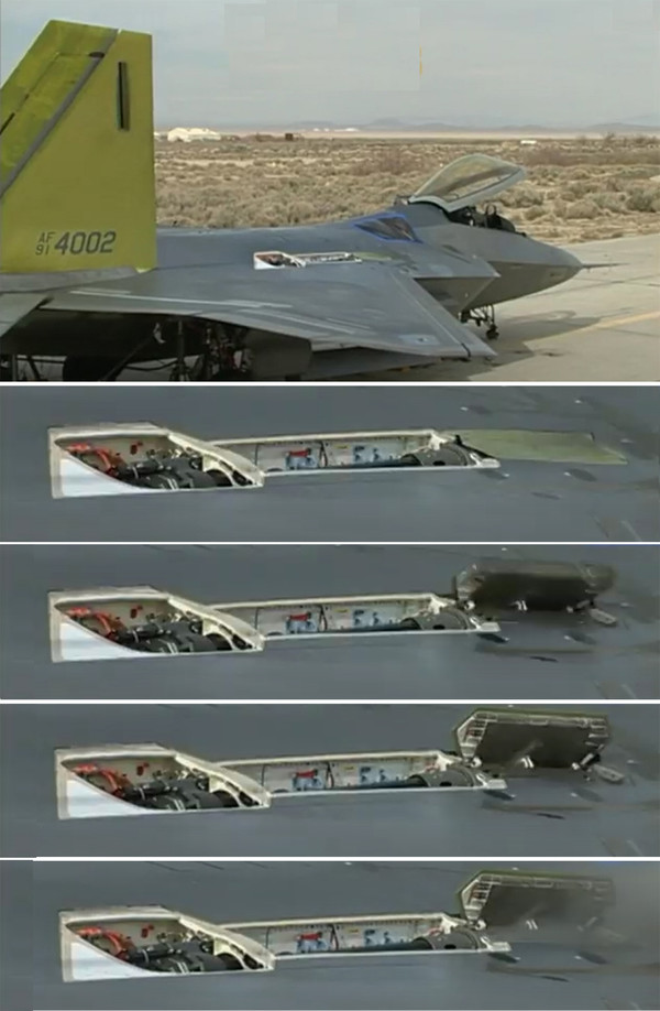 그림 9. M-61 20mm 벌컨 발사 테스트중인 F-22