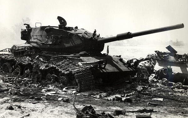 그림 10. 1973년 10월 욤 키푸르 전투 당시 이집트군 9M14 말류츠카 (나토코드 AT-3 Sagger)에 격파당한 이스라엘군 M60 전차