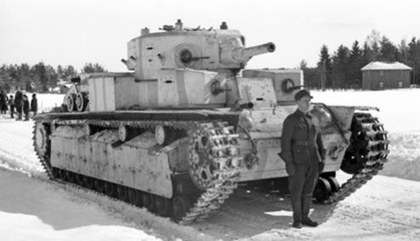 그림 6. 1940년 2월부터 소련군은 T-28 탱크를 핀란드 전선에 투입했다