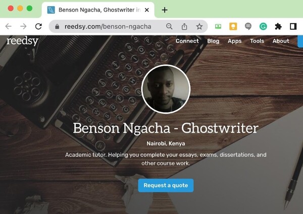 A양의 대필 작가로 알려진 벤슨 응가차(Benson Ngacha)의 홈페이지. 스스로를 케냐 출신 고스트라이터라고 소개하고 있다.