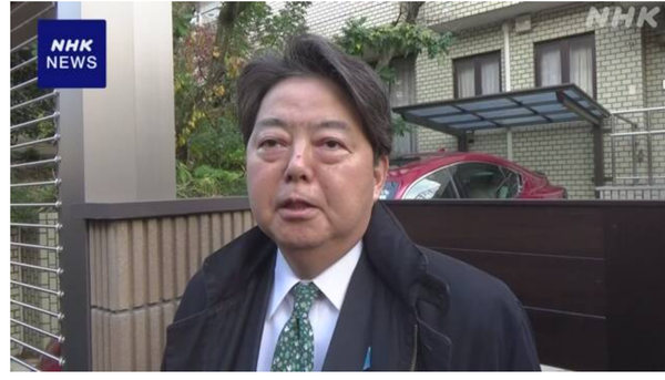 NHK 인터뷰에 응하는 하야시 요시마사.