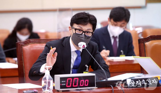 한동훈 법무부장관 후보자가 2022년 5월 9일 서울 여의도 국회에서 열린 인사청문회에서 의원 질의에 답변하고 있다. (공동취재)